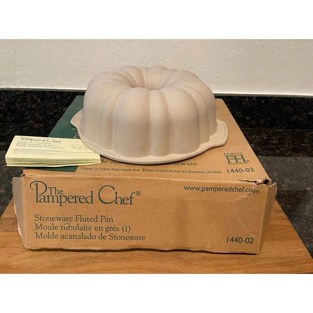 New in box: Fluted Bundt Cake Pan 10